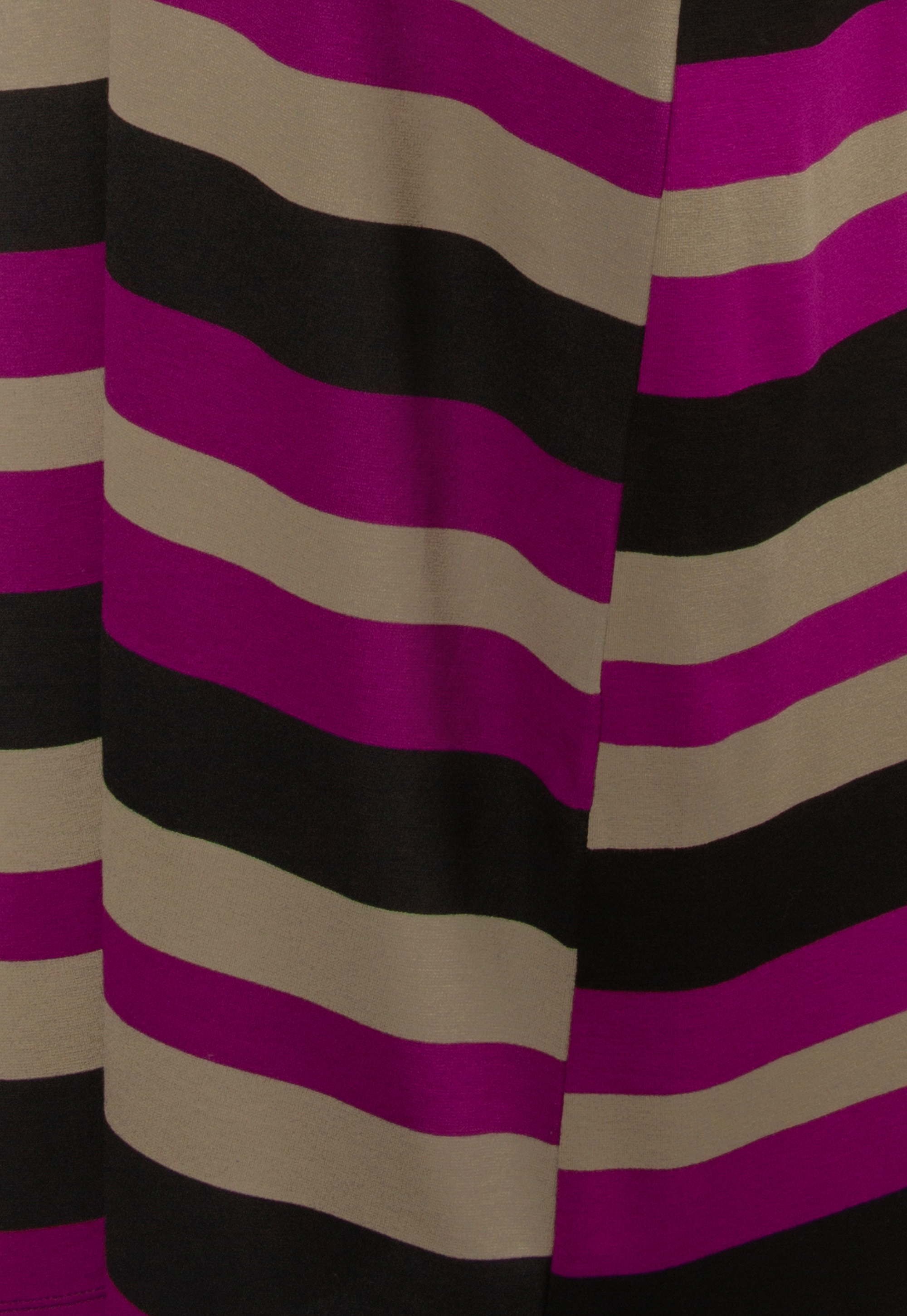 Duga haljina sa širokim prugama