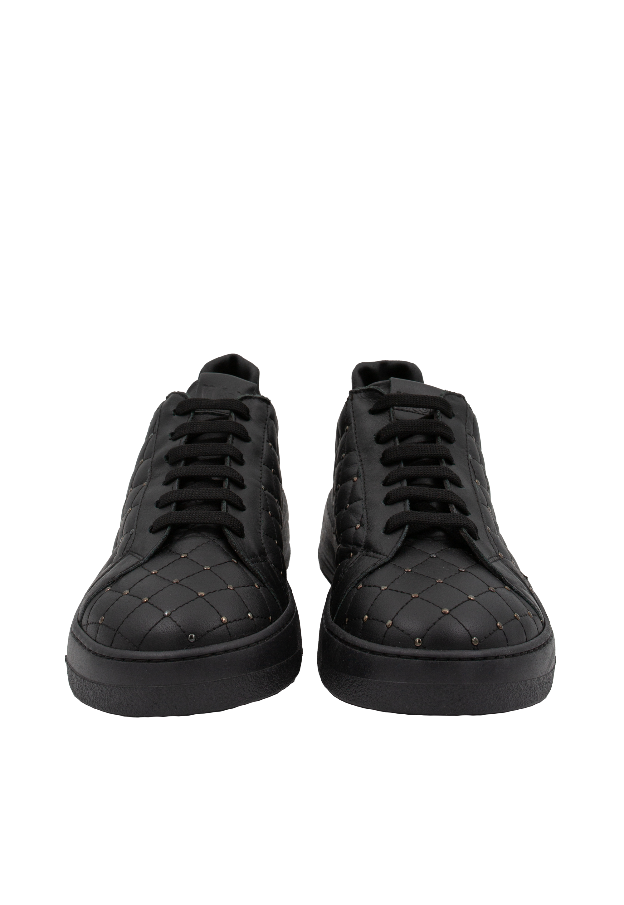 Leather sneakers with black dots