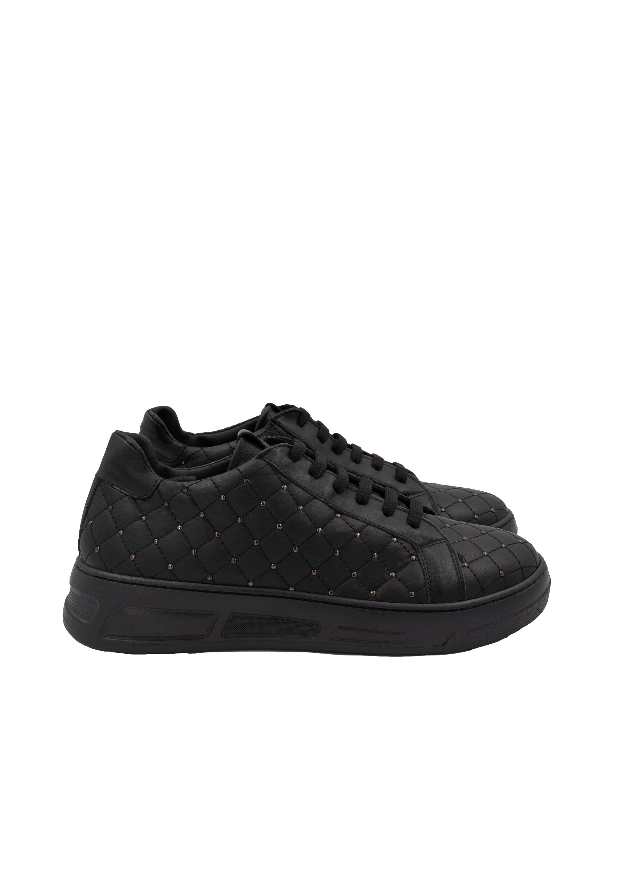 Leather sneakers with black dots