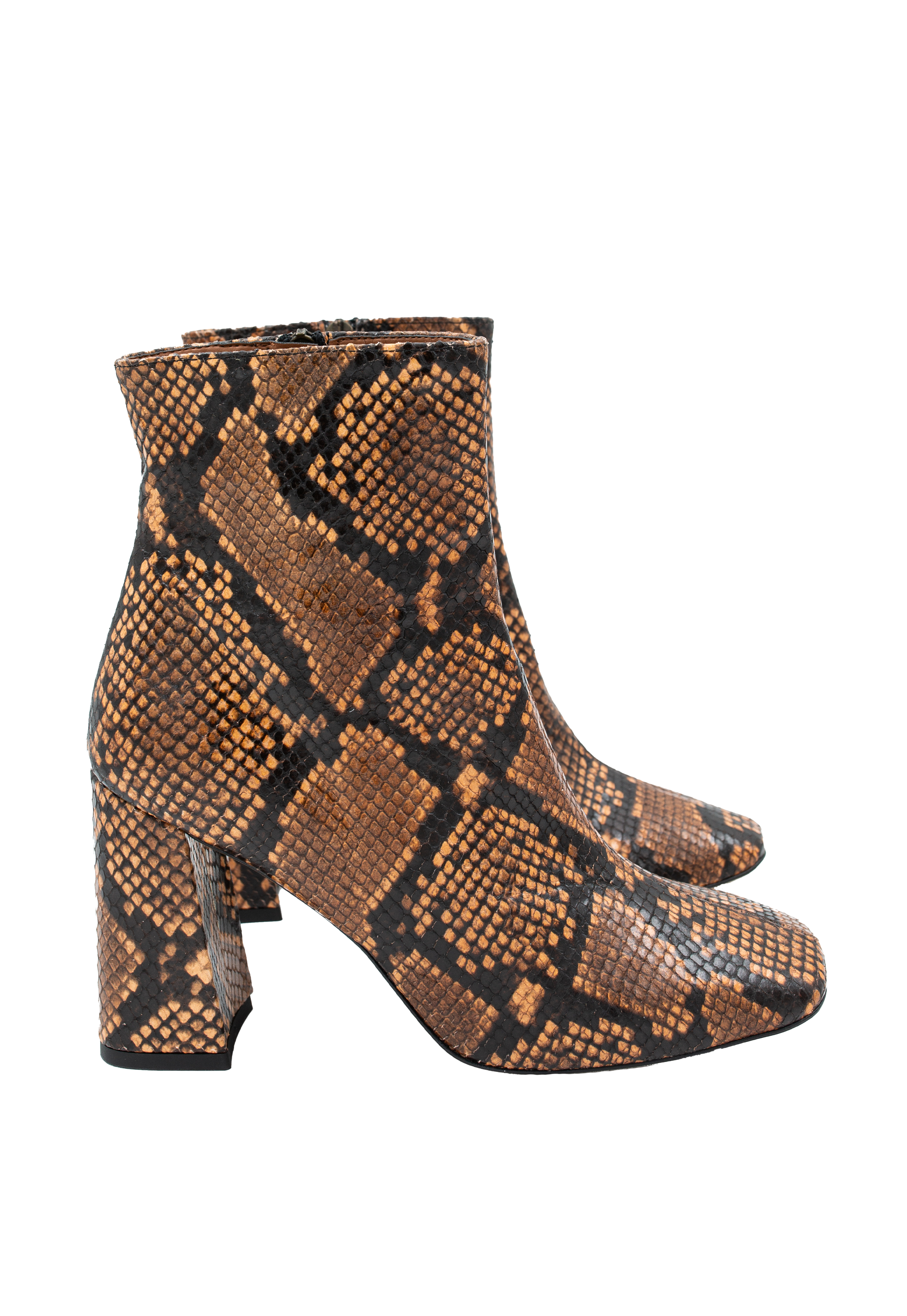 Boots with 10 cm high heel and a snake print