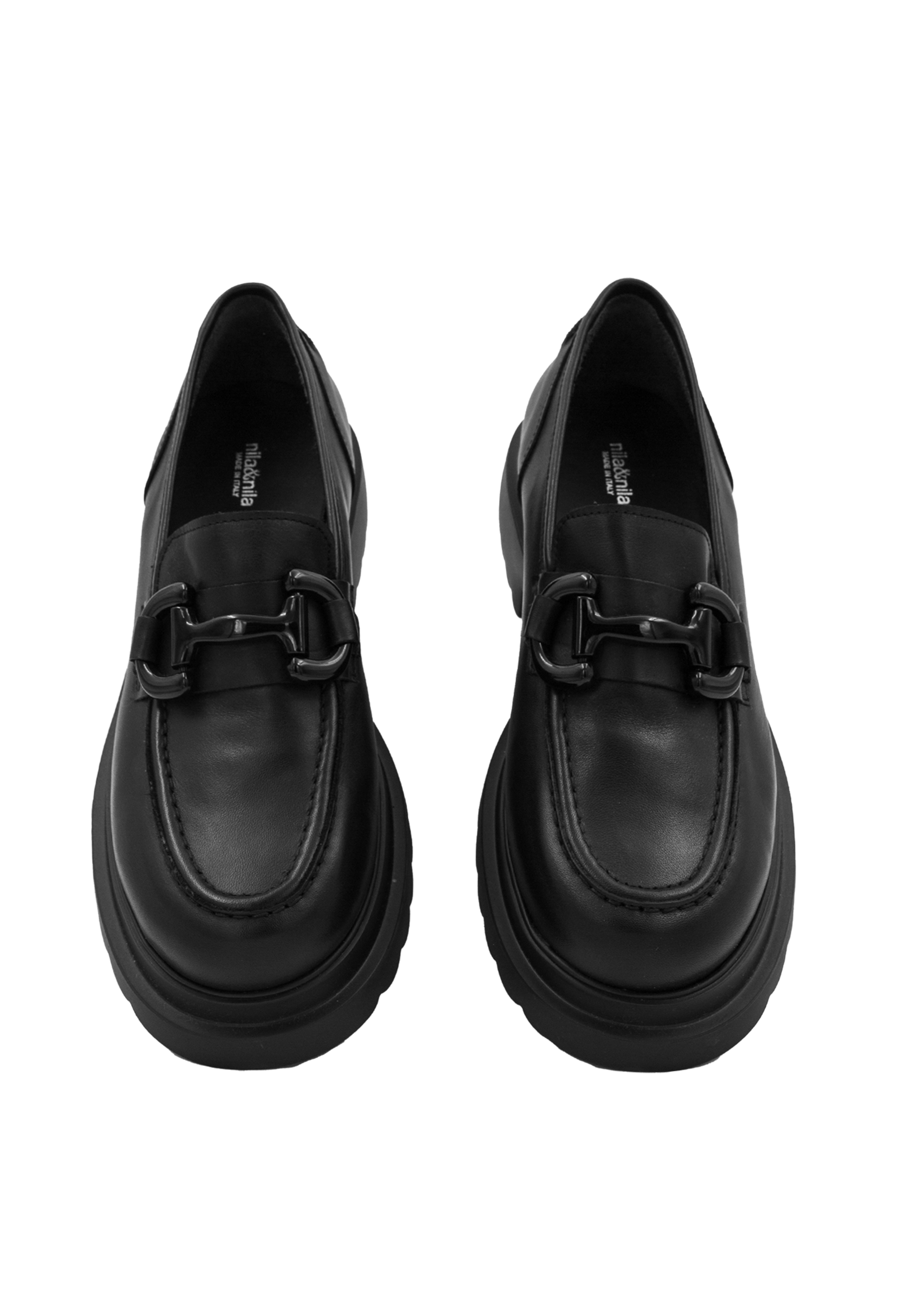 Loafers with a decorative black chain