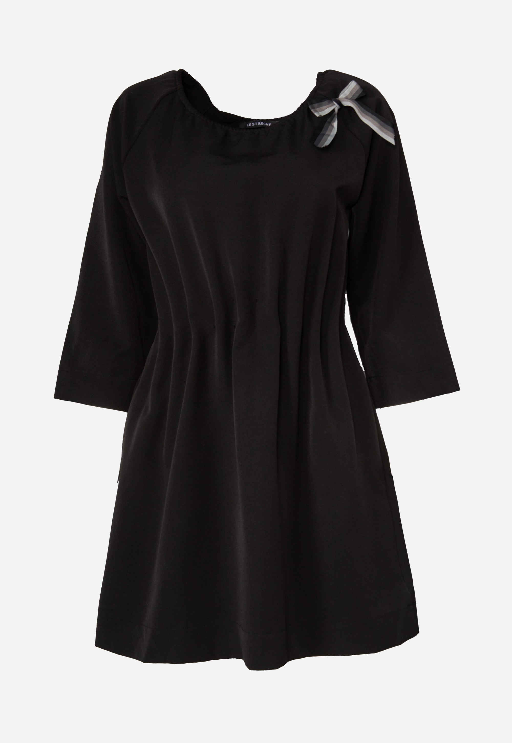 Knee-length waisted dress with a round neckline and 3/4 sleeves