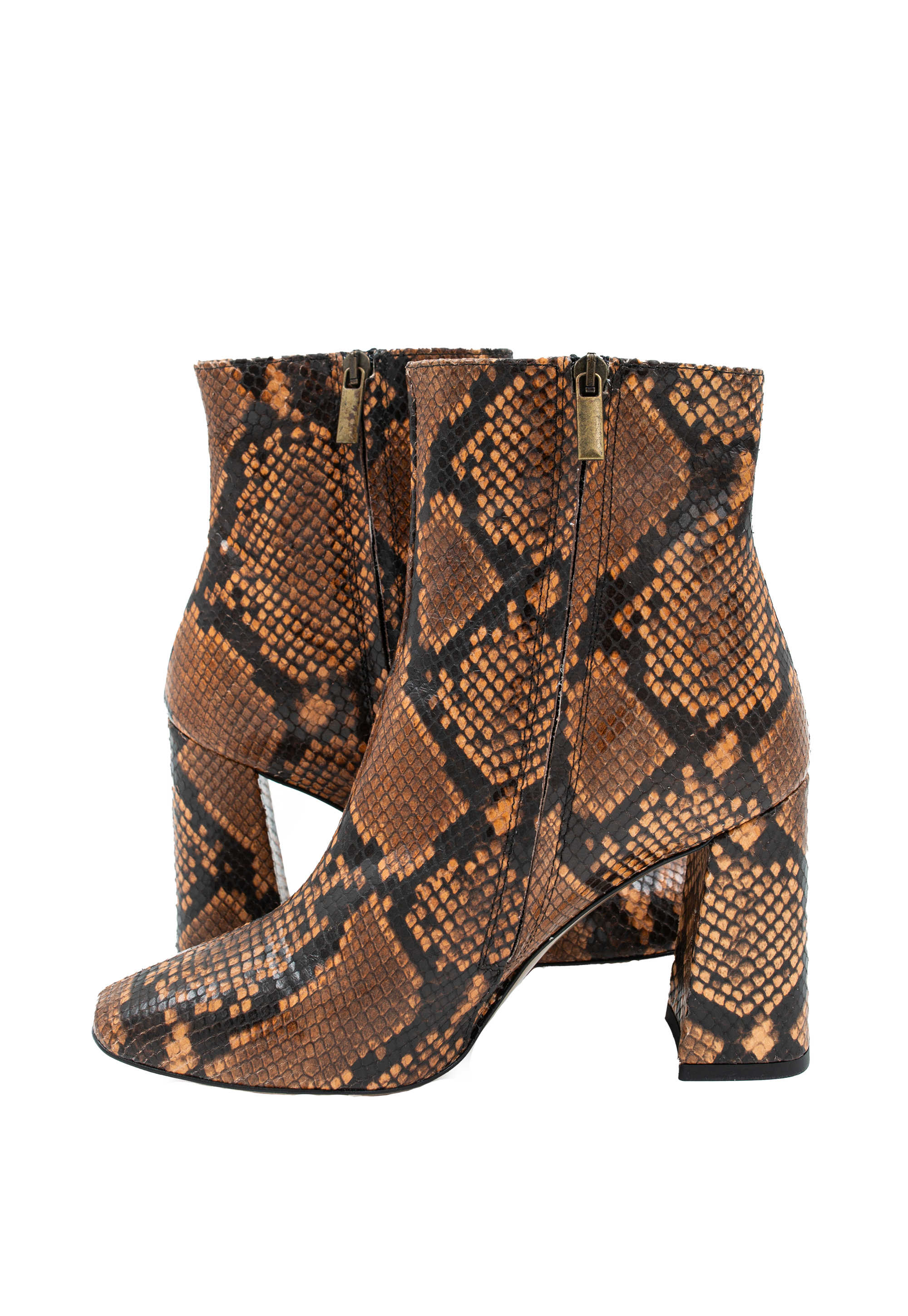 Boots with 10 cm high heel and a snake print